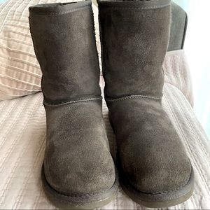 UGG Classic Short Size 6 Brown Excellent Condition
